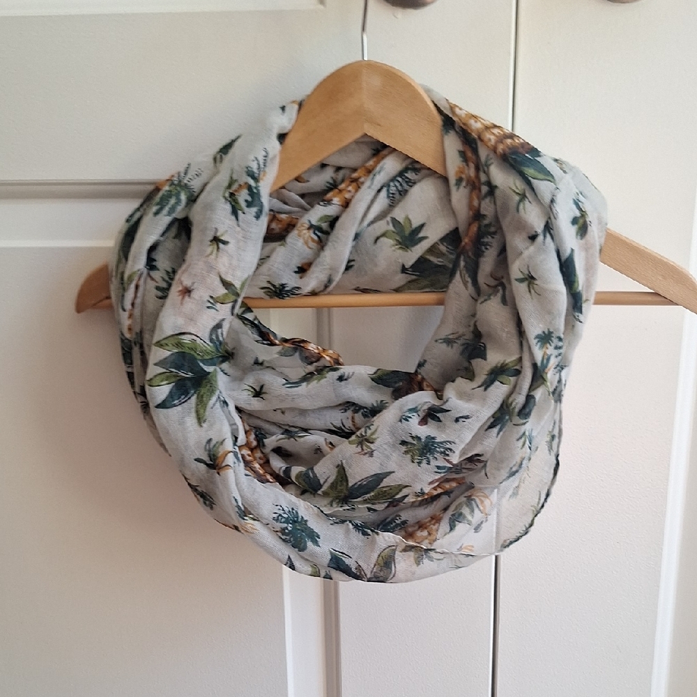 Pineapple Print Infinity Scarf - Green and White